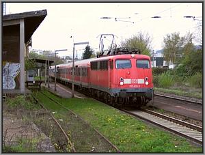 Zum Vergrößern auf das Bild klicken! Dort können Sie auch blättern und die Bildunterschriften lesen! 110 436 rollt durch Wiesbaden-Schierstein