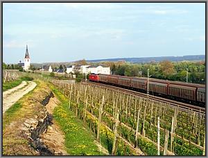 Zum Vergrößern auf das Bild klicken! Dort können Sie auch blättern und die Bildunterschriften lesen! 185 021 vor Erbach