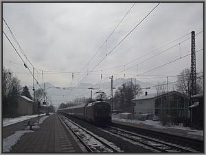 Zum Vergrößern auf das Bild klicken! Dort können Sie auch blättern und die Bildunterschriften lesen! ÖBB-1116 201 mit RJ 161 in Prien am Chiemsee