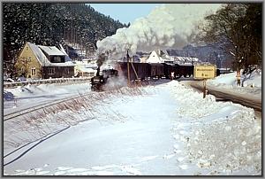 99 1606 mit Ng 67925 vor Niederschmiedeberg