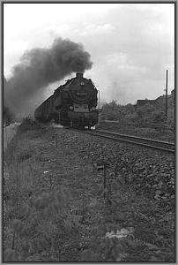 95 0027 verlt mit P 18007 den Bf Saalfeld