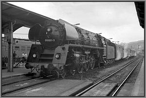 01 0521 mit P 4006 in Saalfeld