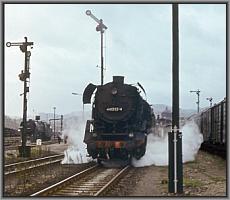 44 0115 verlt mit P 3004 den Bf Saalfeld