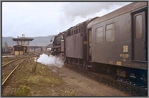 44 0115 verlt mit P 3004 den Bf Saalfeld