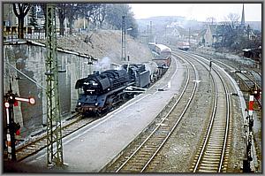 41 1055 erreicht mit Ng 66467 den Bahnhof Camburg (Saale)
