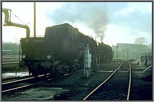 52 8044 und 52 8063 im Bw Falkenberg ob Bf