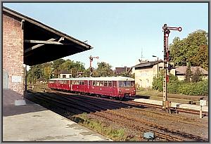 Zum Vergrößern auf das Bild klicken! Dort können Sie auch blättern und die Bildunterschriften lesen! P 7441 aus Magdeburg erreicht Genthin