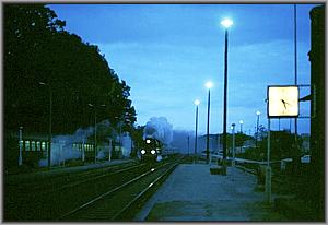 Zum Vergrößern auf das Bild klicken! Dort können Sie auch blättern und die Bildunterschriften lesen! P 7444 nach Magdeburg in Gerwisch