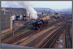02 0201 verlt mit D 1402 den Bf Saalfeld