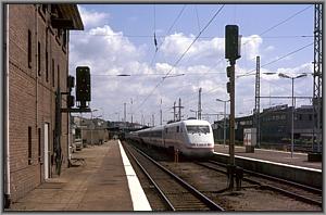 401 020 als ICE 597 nach Mnchen in Berlin-Lichtenberg