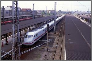 401 020 als ICE 597 nach Mnchen in Berlin-Lichtenberg