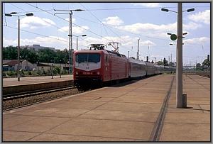 112 005 erreicht mit IC 534 (Dresden-Hamburg) den Bf Flughafen Berlin-Schnefeld