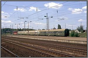 142 255 verlt mit N 5161 nach Lutherstadt Wittenberg den Bf Flughafen Berlin-Schnefeld