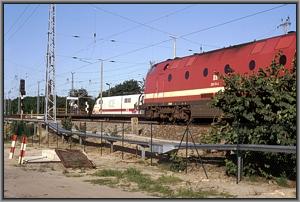 ICE 594 und Shuttle IC 11594 in Michendorf