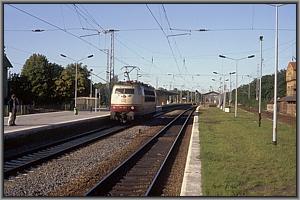 103 190 durchfhrt den Bahnhof Michendorf