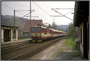 CD-371 002 surrt mit EC 174 durch Obervogelgesang
