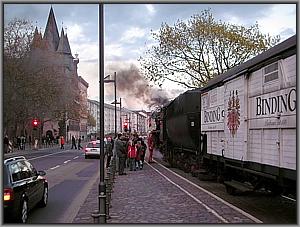 Zum Vergrößern auf das Bild klicken! Dort können Sie auch blättern und die Bildunterschriften lesen!