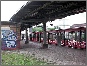 Zum Vergrößern auf das Bild klicken! Dort können Sie auch blättern und die Bildunterschriften lesen!