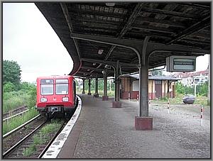 Zum Vergrößern auf das Bild klicken! Dort können Sie auch blättern und die Bildunterschriften lesen!