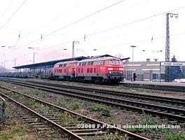 225 005 vor 225 001 in Krefeld-Uerdingen