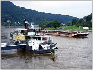 Schiffe auf der Elbe