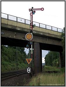 Zum Vergrößern auf das Bild klicken! Dort können Sie auch blättern und die Bildunterschriften lesen!