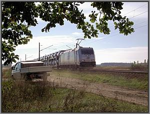 185 562 mit DGS 48302 vor Falkenberg
