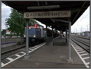 Zum Vergrößern auf das Bild klicken! Dort können Sie auch blättern und die Bildunterschriften lesen!