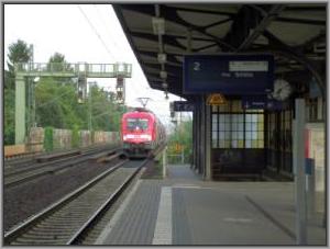 Zum Vergrößern auf das Bild klicken! Dort können Sie auch blättern und die Bildunterschriften lesen! 182 020 in Dresden-Strehlen