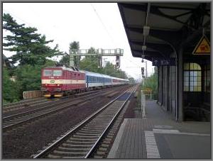 Zum Vergrößern auf das Bild klicken! Dort können Sie auch blättern und die Bildunterschriften lesen! 371 004 in Dresden-Strehlen