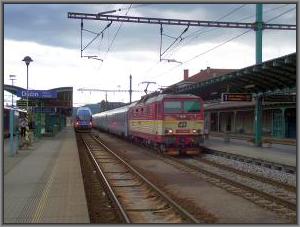 Zum Vergrößern auf das Bild klicken! Dort können Sie auch blättern und die Bildunterschriften lesen! 371 015 in Decin hl.n.