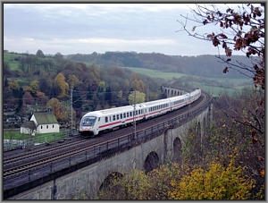 IC 2151 auf dem Viadukt