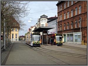 Zum Vergrößern auf das Bild klicken! Dort können Sie auch blättern und die Bildunterschriften lesen! VBN-Tw 202 und 203 auf dem Bahnhofsvorplatz