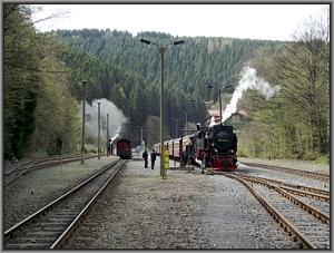 Zum Vergrößern auf das Bild klicken! Dort können Sie auch blättern und die Bildunterschriften lesen! Panorama in Eisfelder Talmühle