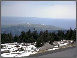 Zum Vergrößern auf das Bild klicken! Dort können Sie auch blättern und die Bildunterschriften lesen! Blick vom Brocken auf Zeter- und Hohneklippen