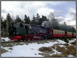 Zum Vergrößern auf das Bild klicken! Dort können Sie auch blättern und die Bildunterschriften lesen! 99 7237 mit P 8929 nach Nordhausen Nord am Brockenplatt
