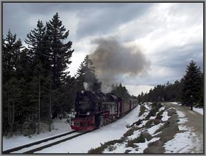Zum Vergrößern auf das Bild klicken! Dort können Sie auch blättern und die Bildunterschriften lesen! 99 7243 mit P 8935 am Brocken