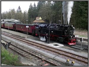 Zum Vergrößern auf das Bild klicken! Dort können Sie auch blättern und die Bildunterschriften lesen! 99 7243 mit P 8945 zum Brocken in Schierke