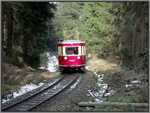 Zum Vergrößern auf das Bild klicken! Dort können Sie auch blättern und die Bildunterschriften lesen! GHE-T 1 als Walpurgis-Sonderzug vor Schierke