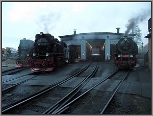 Zum Vergrößern auf das Bild klicken! Dort können Sie auch blättern und die Bildunterschriften lesen! HSB-Bw Wernigerode zur blauen Stunde