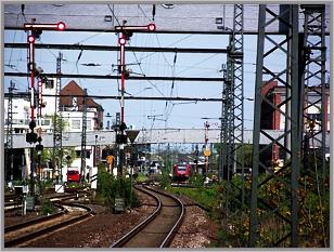 Zum Vergrößern auf das Bild klicken! Dort können Sie auch blättern und die Bildunterschriften lesen!