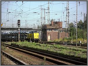 Zum Vergrößern auf das Bild klicken! Dort können Sie auch blättern und die Bildunterschriften lesen!