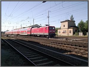 112 110 rangiert an den Bahnsteig 2