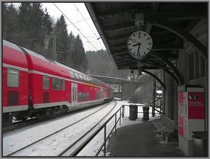 146 242 verlt mit RE-D 4602 den Bf Heigenbrcken
