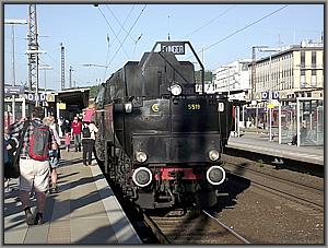 Zum Vergrößern auf das Bild klicken! Dort können Sie auch blättern und die Bildunterschriften lesen! Großer Bahnhof in Aschaffenburg