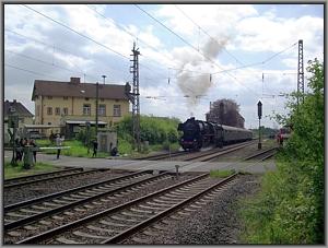 Zum Vergrößern auf das Bild klicken! Dort können Sie auch blättern und die Bildunterschriften lesen! 52 1360 verlässt Hetzerath