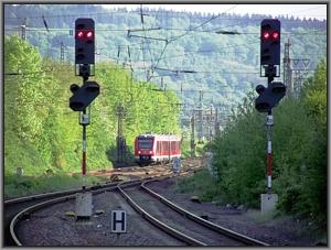 Zum Vergrößern auf das Bild klicken! Dort können Sie auch blättern und die Bildunterschriften lesen! 620 033 in Ehrang