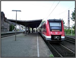Zum Vergrößern auf das Bild klicken! Dort können Sie auch blättern und die Bildunterschriften lesen! 620 033 in Ehrang