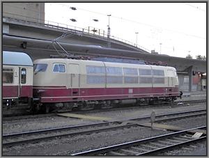 Zum Vergrößern auf das Bild klicken! Dort können Sie auch blättern und die Bildunterschriften lesen! 103 113 in Koblenz Hbf