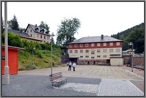 Zum Vergrößern auf das Bild klicken! Dort können Sie auch blättern und die Bildunterschriften lesen! Empfangsgebäude in Kurort Kipsdorf